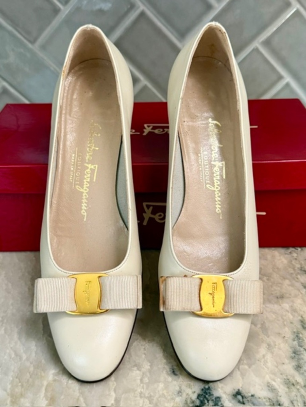 Salvatore Ferragamo 'Vara' Ivory Low-Heel Pump Size 8AA